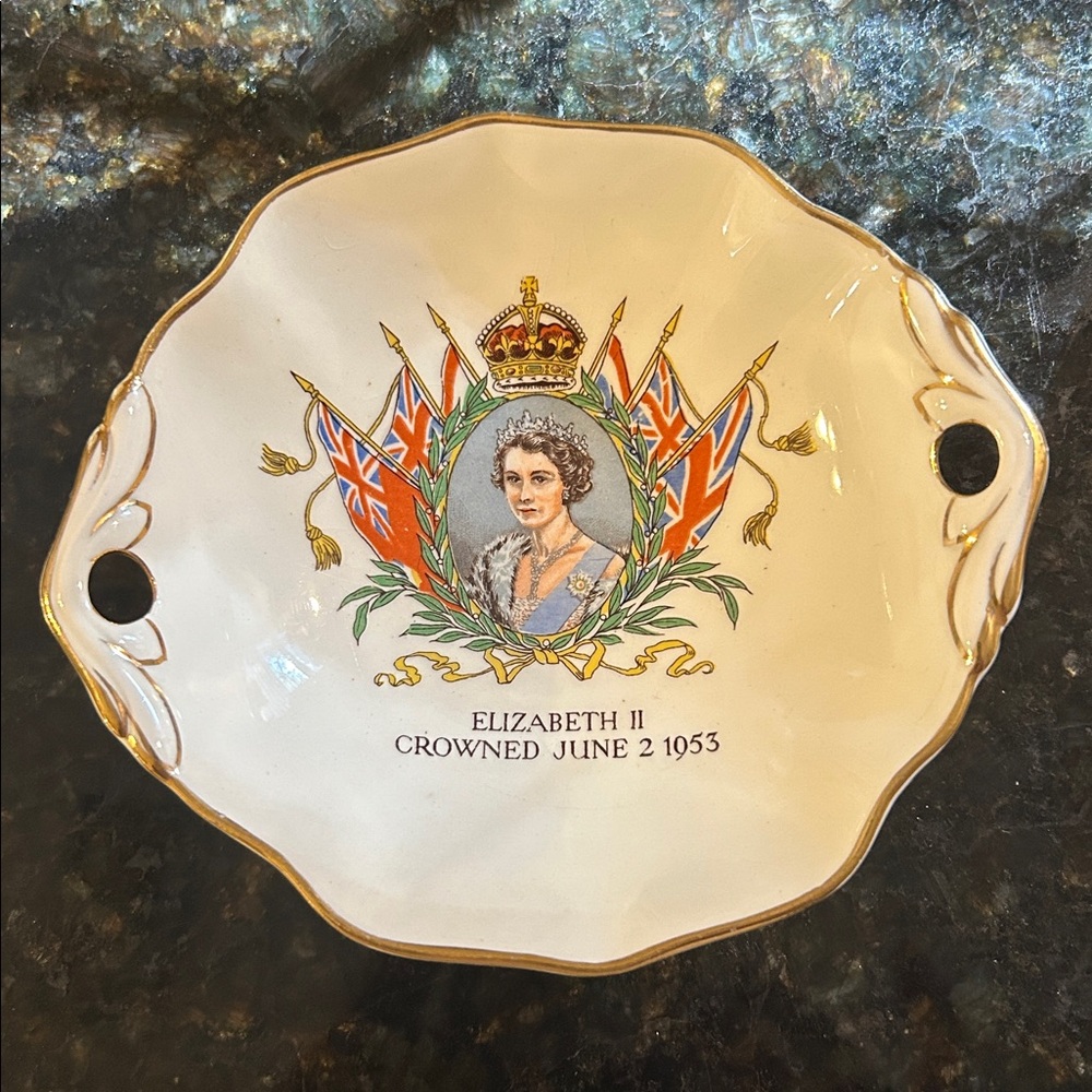 Antique Elizabeth II Commemorative Plate